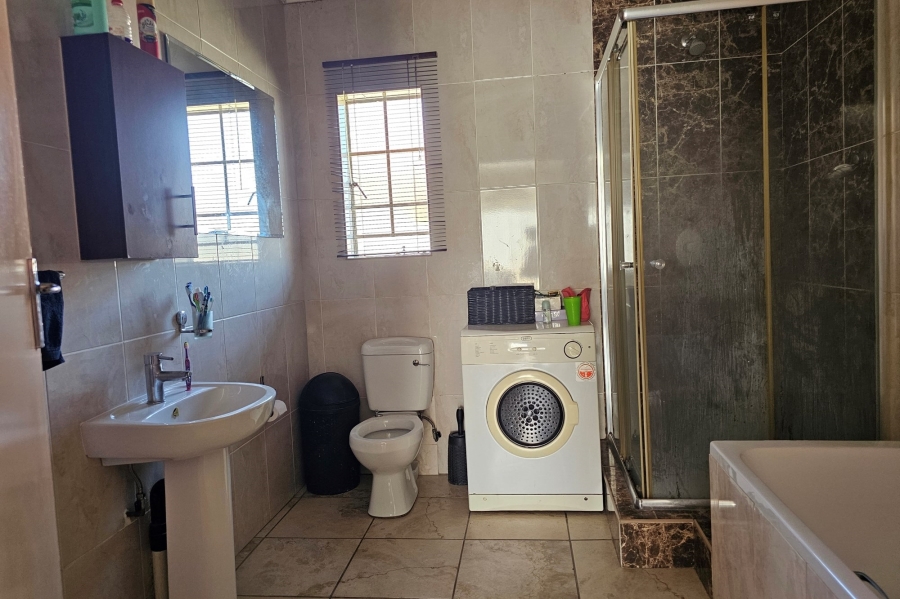 3 Bedroom Property for Sale in Waterval East North West